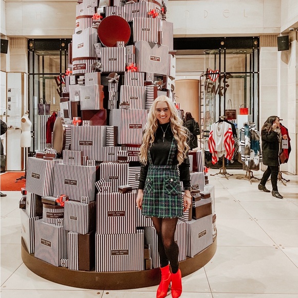 Henri Bendel Wrapping Paper Tissue Paper 🤍🤎 2 sheets - Picture 4 of 14